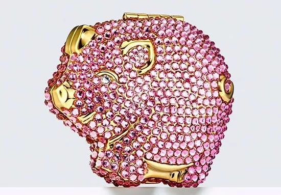 burberry宣传照和鬼片一起对比,burberry春节系列