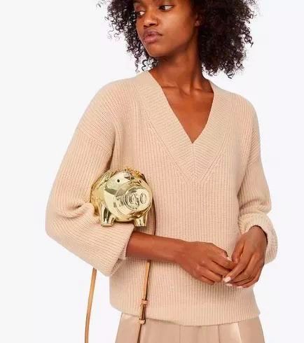 burberry宣传照和鬼片一起对比,burberry春节系列