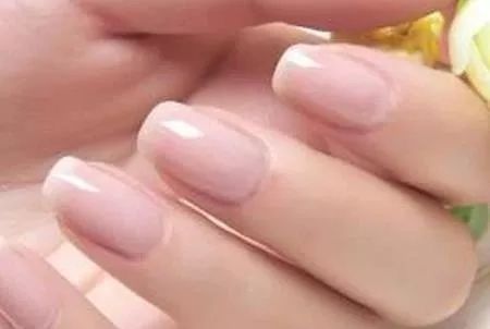 指甲上的月牙表示健康,健康指甲有一道黑印是怎么回事