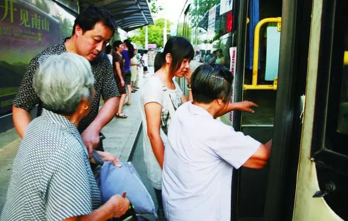 镇江公交一卡通老人卡办理条件,镇江公交老年卡新规定