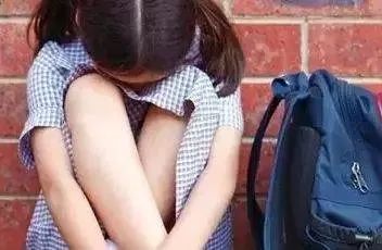 以案释法女子遭家暴,以案说法对女童下狠手