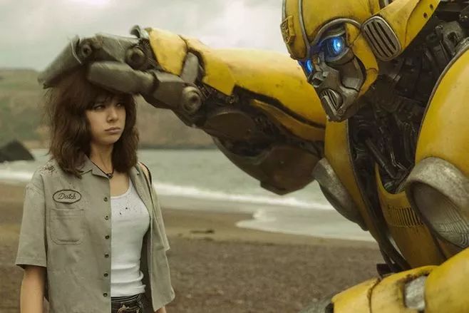 拍不好《大黄蜂》就回家继承2000亿家产！“美国王思聪”的逆天人生，比电影更精彩……