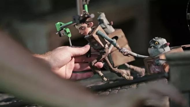 拍不好《大黄蜂》就回家继承2000亿家产！“美国王思聪”的逆天人生，比电影更精彩……