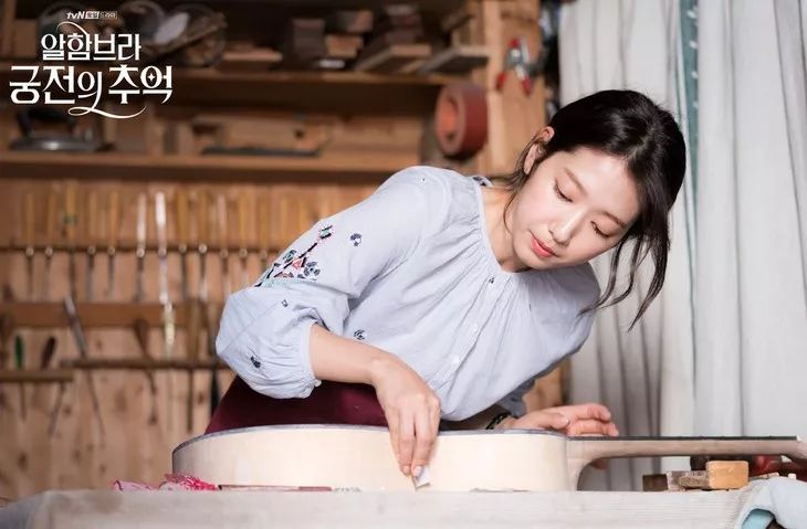 朴信惠耳线同款,朴信惠同款鞋是什么品牌