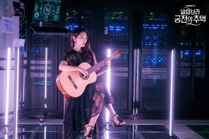 朴信惠耳线同款,朴信惠同款鞋是什么品牌