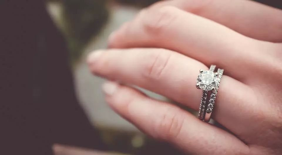 一克拉的dr钻戒大概多少钱,好的一克拉钻戒多少钱