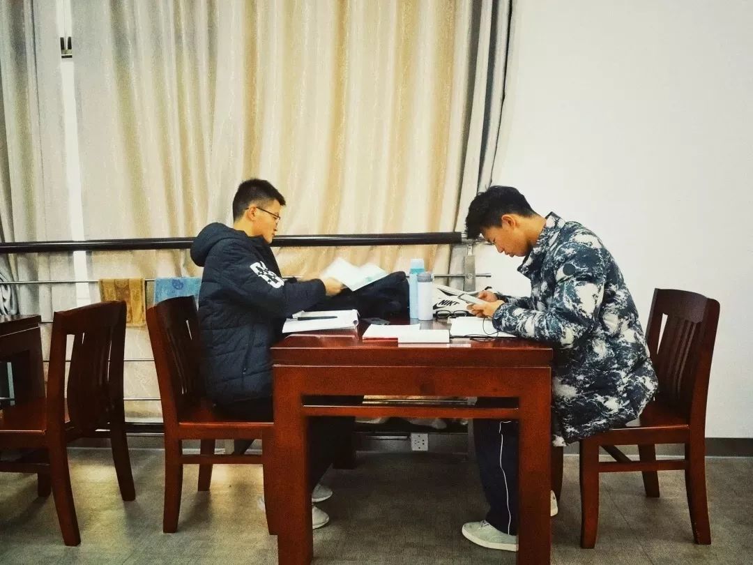 2018年最爱读书的湖师院人是谁？图书馆年度数据大揭秘！