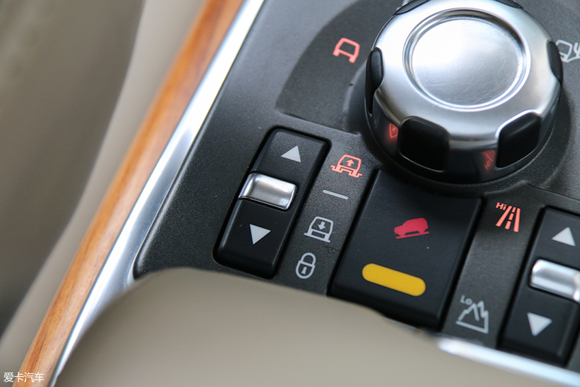 有钱人都买什么物件,现在年轻人能买哪些二手车