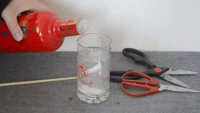 剪刀生锈怎么办不用白醋或小苏打,剪刀生锈解决小技巧图片