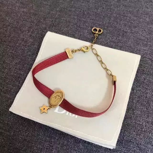 大牌们为了讨好中国消费者，竟然出了这么奇葩的生肖商品