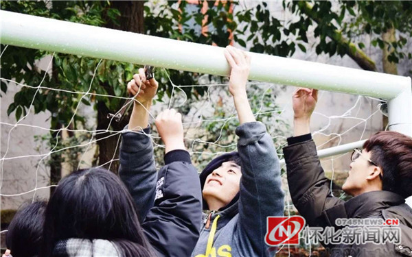 新晃：浙江宁波诺丁汉大学千里进山建足球场