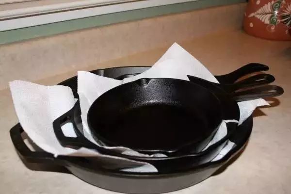 鞋子臭要用什么洗才不臭,鞋子有异味怎么办洗都洗不掉