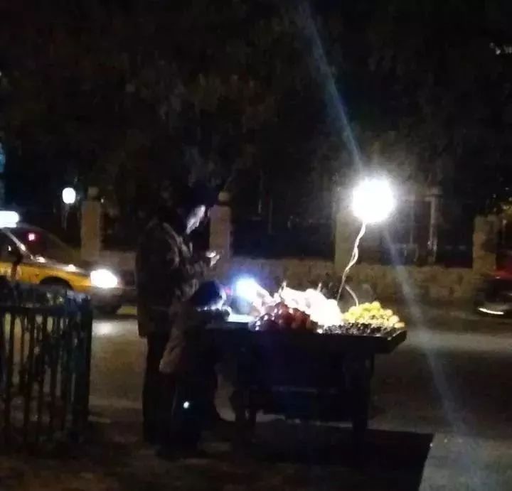 连续熬夜长出毛尾巴,20岁大学生连续熬夜长出毛尾巴