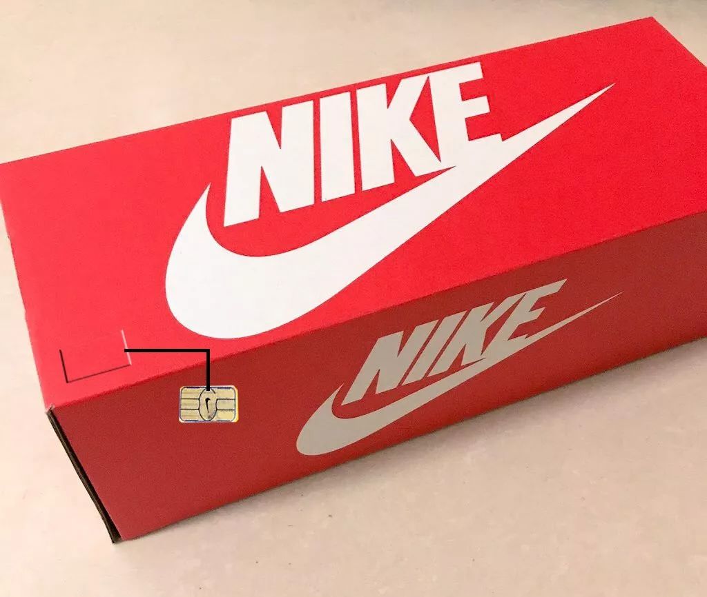 nike带有科技感的跑鞋,nike如何辨别真假黑标白鞋