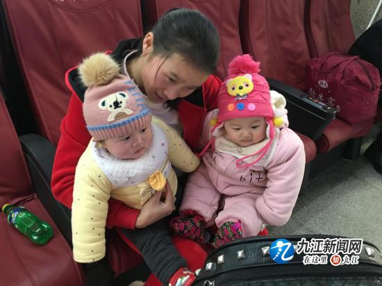 长途火车的离别,火车站与亲人离别视频