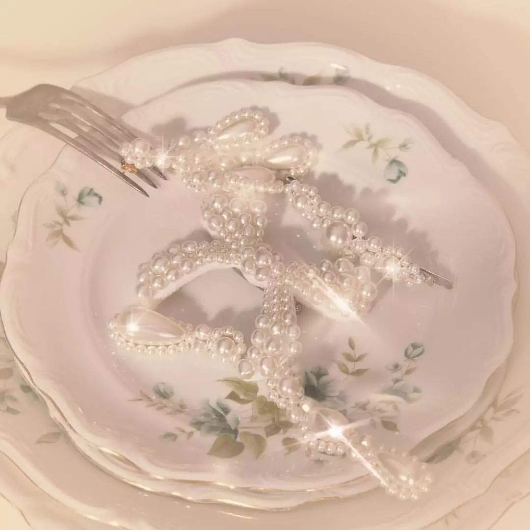 我最近｜不戴Bra都没关系，不戴发夹不能出门……