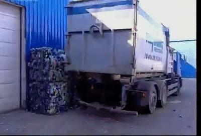 为什么塑料瓶可以卖钱,塑料瓶和塑料袋能做衣服用吗