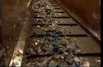 为什么塑料瓶可以卖钱,塑料瓶和塑料袋能做衣服用吗