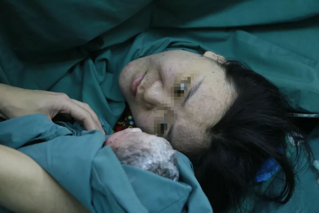 女儿“借”母亲子宫，生下宝宝……这关系以后有点尴尬