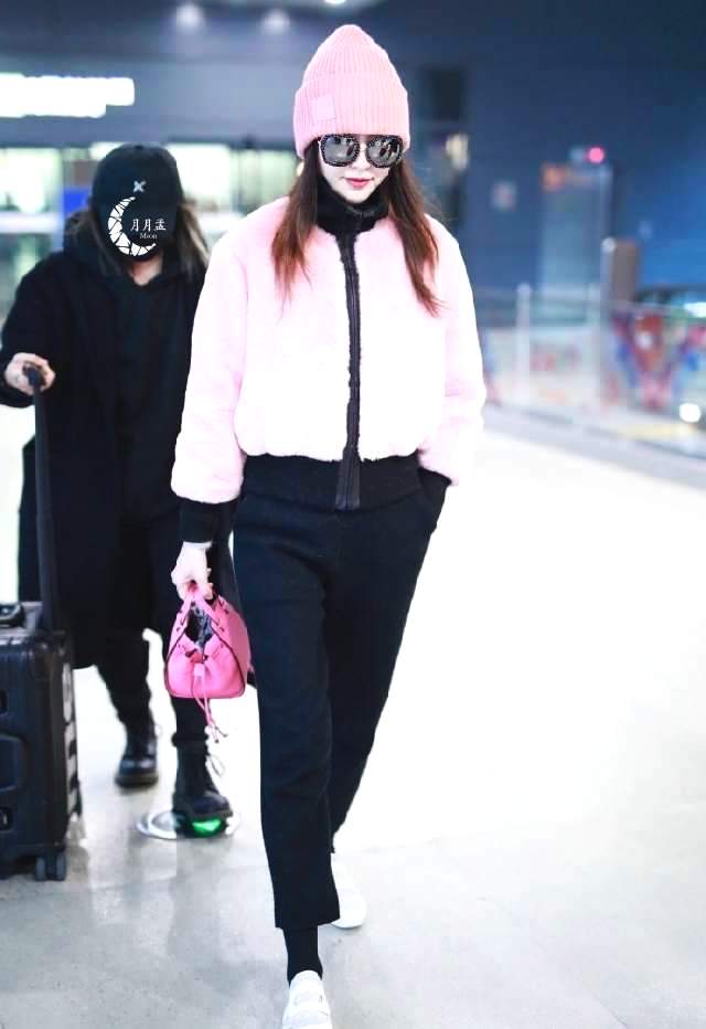 唐嫣粉嫩内搭美出新高度,唐嫣粉色少女