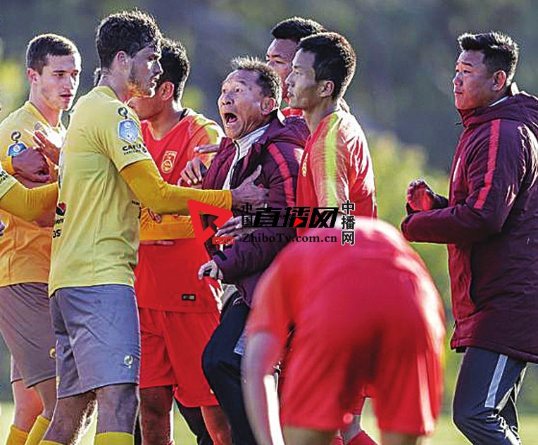 国足友谊赛被逆转引热议,国足输球引发各方讨论