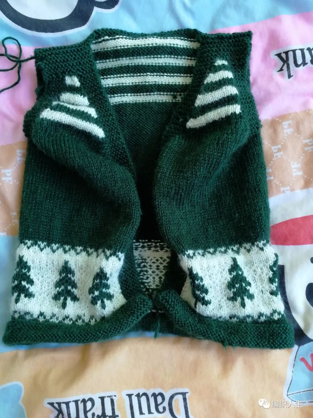 树海：教你织男童棒针V领提花开衫马甲（附图解）