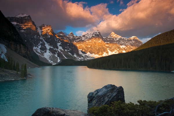 全面解析加拿大签证办理流程,办理加拿大签证找中介需多少钱