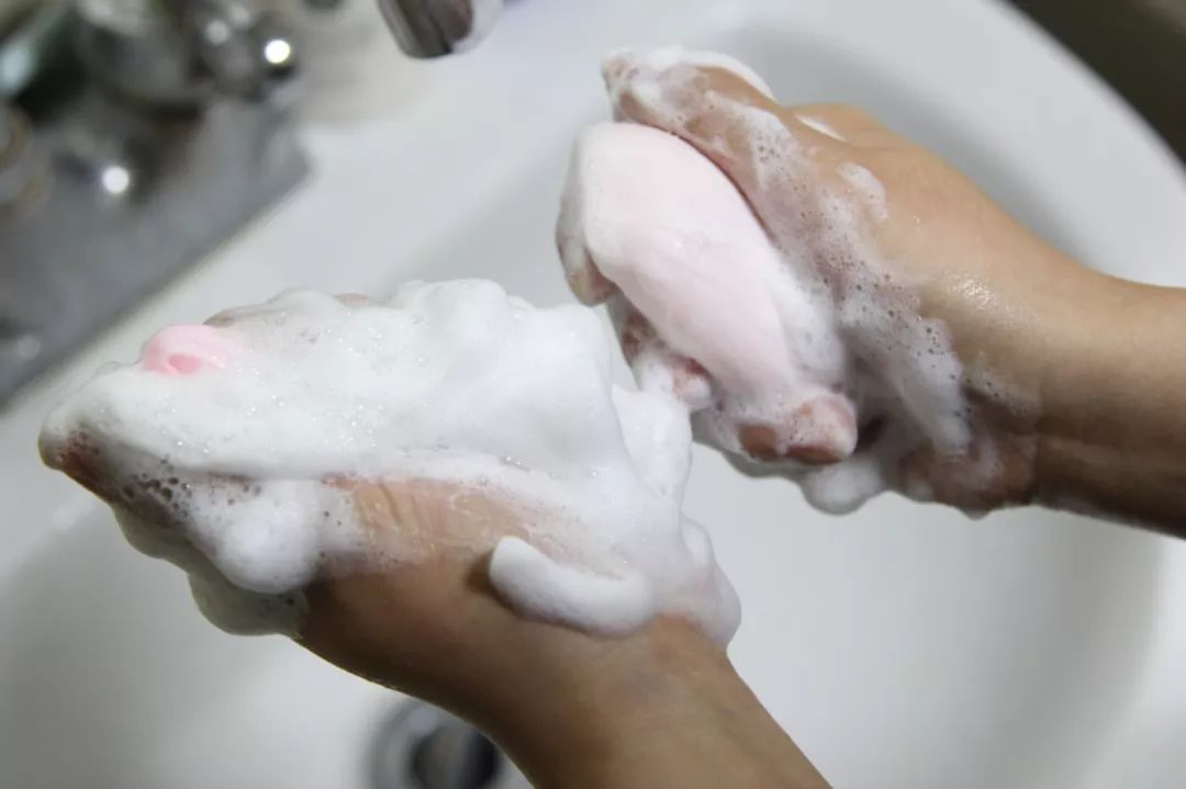 用它洗澡不用搓就干净,用它洗澡持久留香