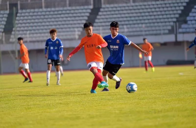 “一带一路·运动德宏”青少年足球冬训邀请赛激战正酣