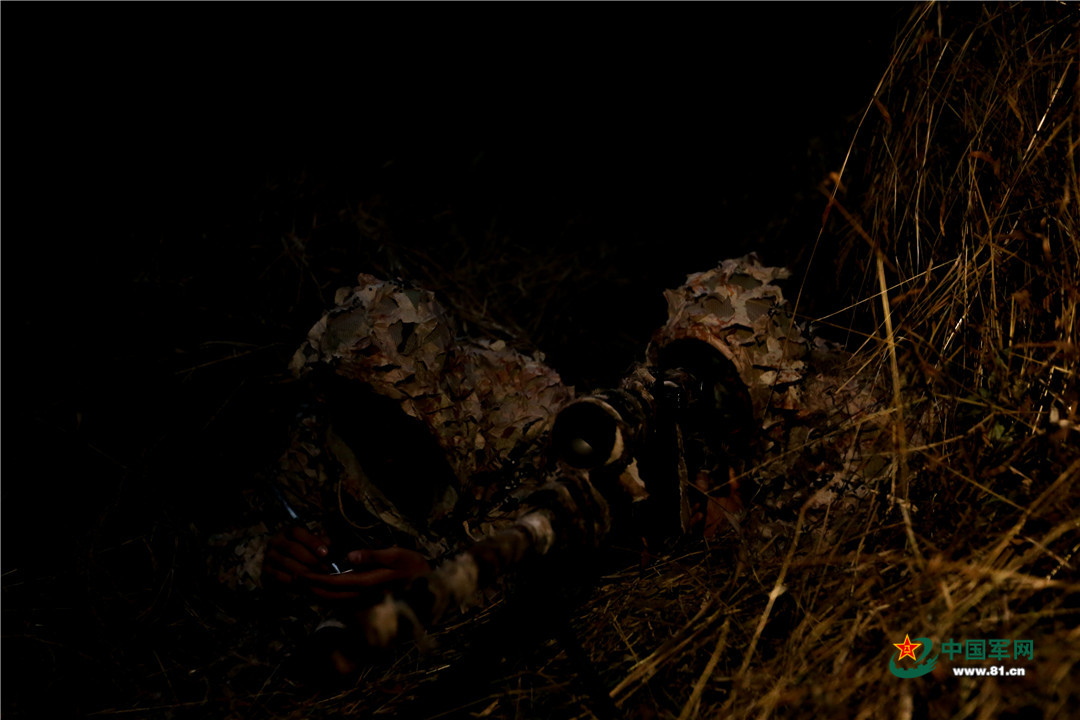 记者在战位老狙告诉你如何成为一名特等*击狙**手