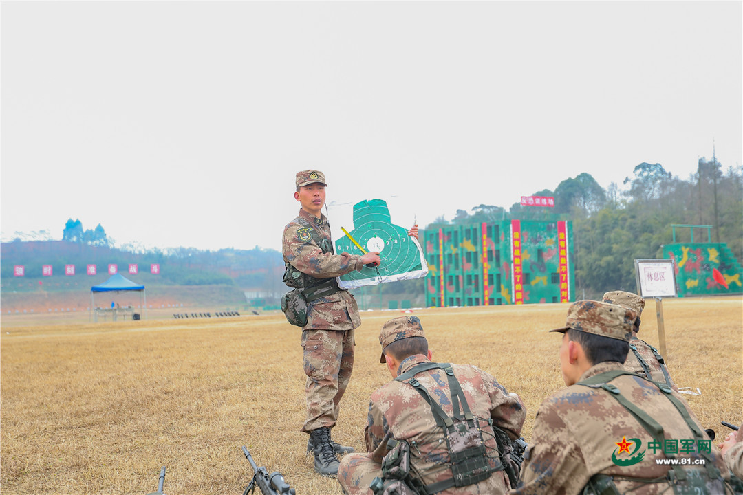 记者在战位老狙告诉你如何成为一名特等*击狙**手