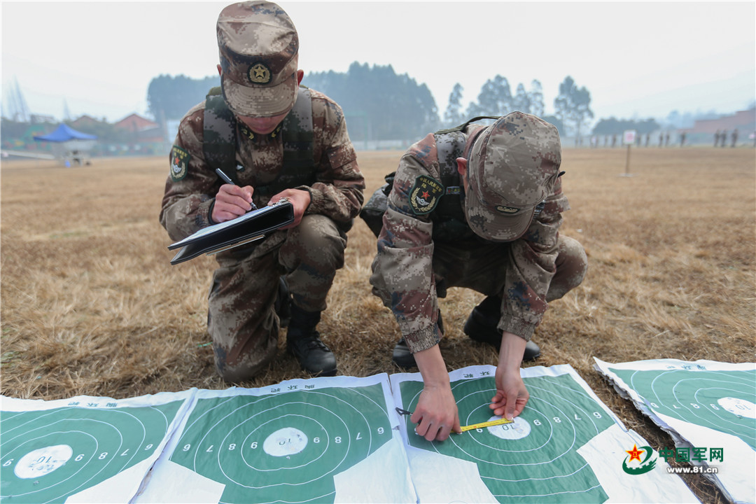 记者在战位老狙告诉你如何成为一名特等*击狙**手