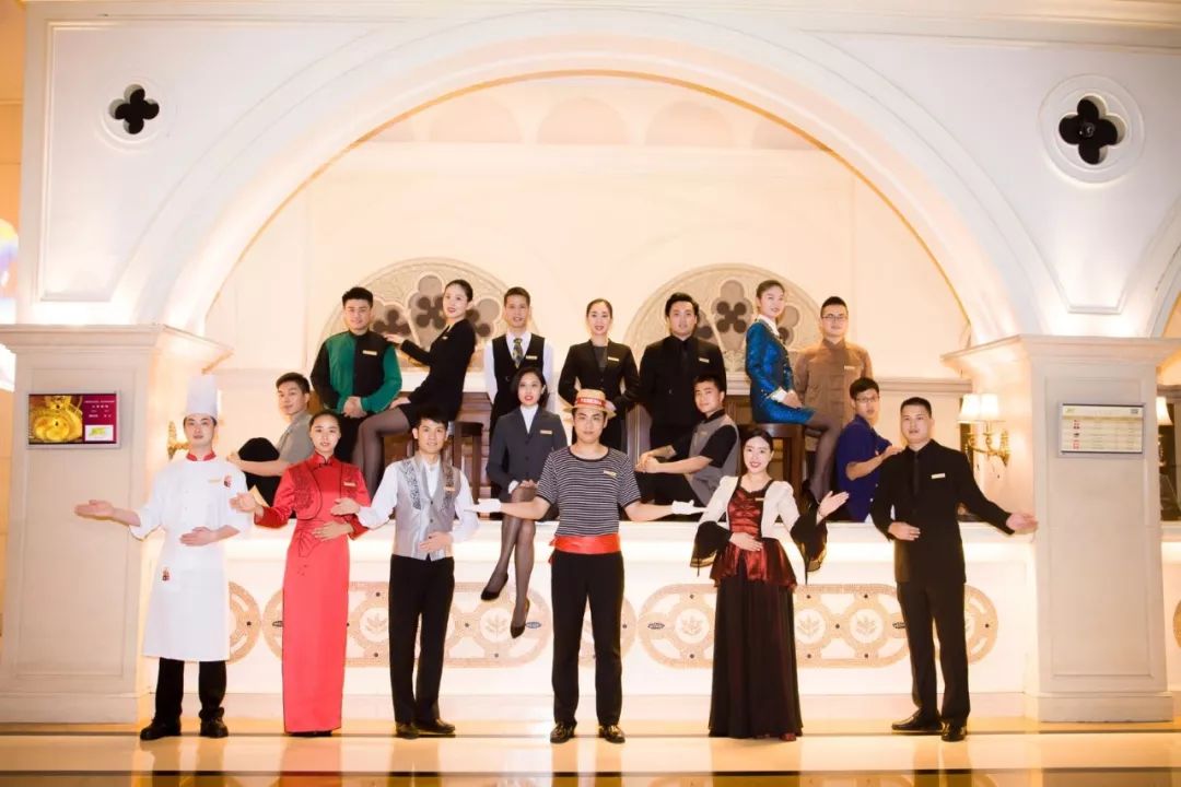 酒店服务员制服吸引顾客,酒店时尚制服