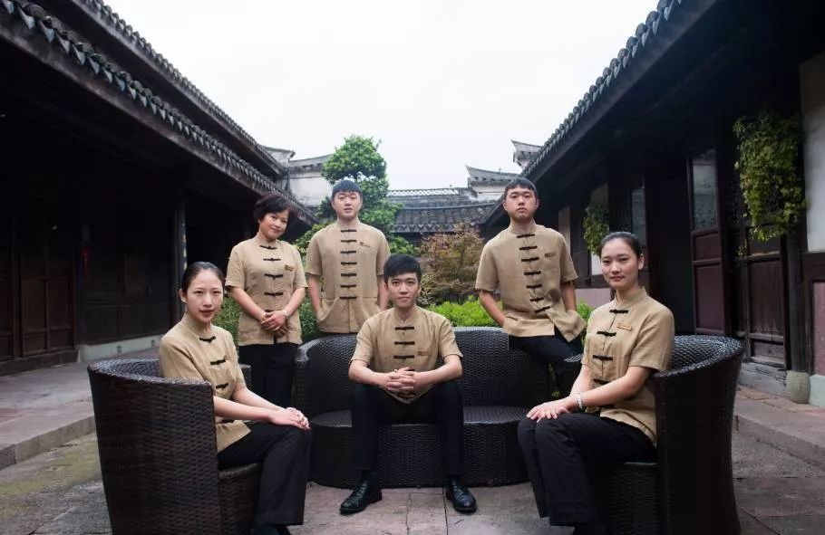 酒店服务员制服吸引顾客,酒店时尚制服