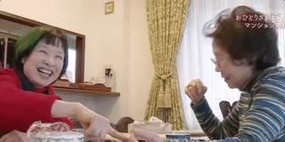 一辈子没结婚，7个单身女人买房同居10年，80岁了还染发、化妆、四处去浪……把老年生活过成了诗