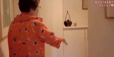 一辈子没结婚，7个单身女人买房同居10年，80岁了还染发、化妆、四处去浪……把老年生活过成了诗