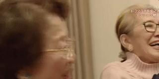 一辈子没结婚，7个单身女人买房同居10年，80岁了还染发、化妆、四处去浪……把老年生活过成了诗