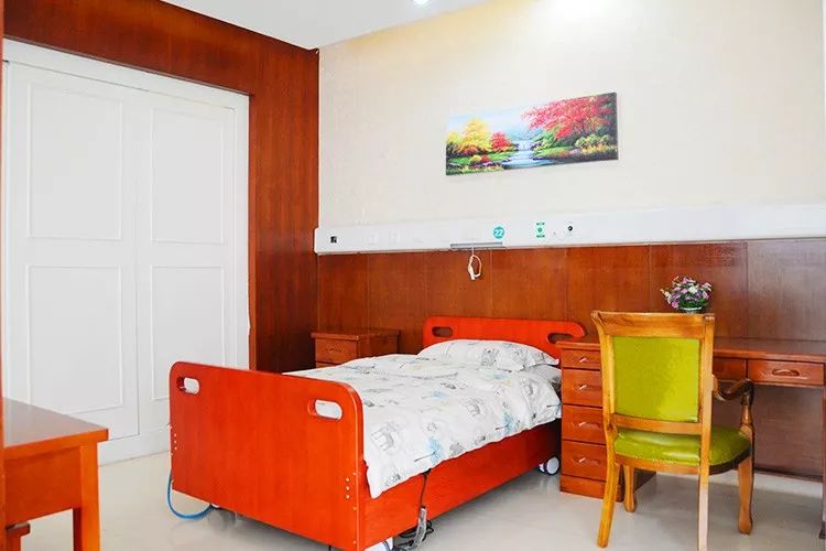 Ⓜ会企传真丨北京福建企业总商会常务副会长詹阳斌企业北京民众护理院一周年庆典暨“护理员培训基地”揭牌仪式在京举行