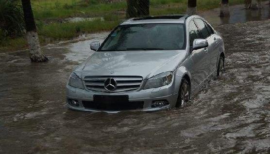 400元租奔驰手心里赔20万 (春节400元租奔驰赔20万)