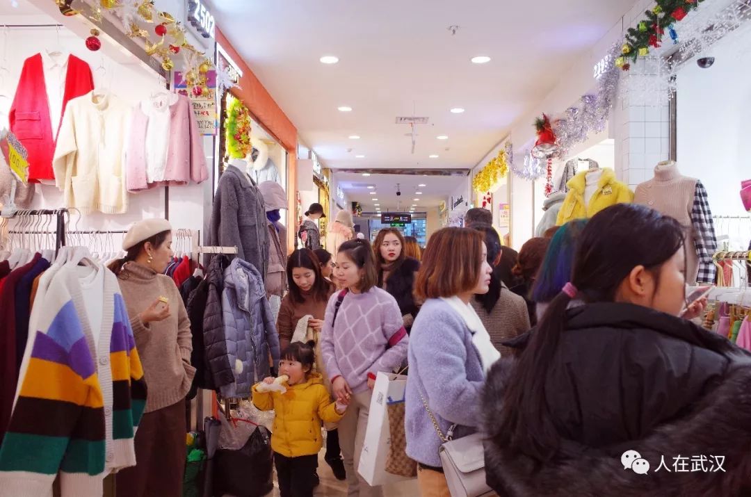 汉正街品牌服饰清仓休闲套装,武汉汉正街鞋子批发市场清仓处理