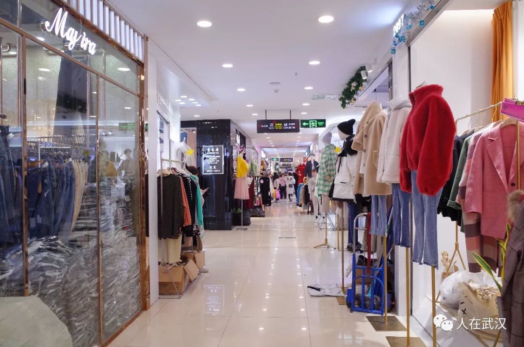 汉正街品牌服饰清仓休闲套装,武汉汉正街鞋子批发市场清仓处理