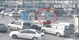 孩子燃放烟花爆竹发生安全事故,13岁男孩燃放鞭炮爆炸