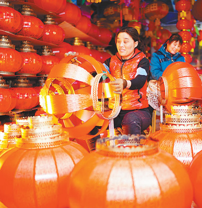 新春走基层备年货待佳节,新春走基层热火朝天年货节