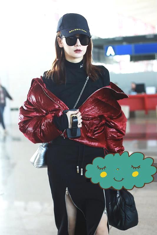 戚薇的服装穿搭,戚薇穿浅色羽绒服图片