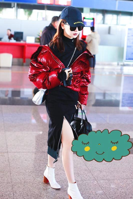 戚薇的服装穿搭,戚薇穿浅色羽绒服图片