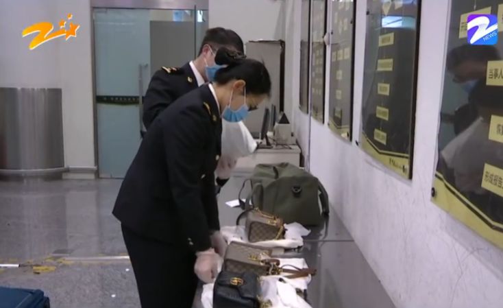 行李箱打开一看全是奢侈品？春节出国购物的关注了！5000元就到征税点！