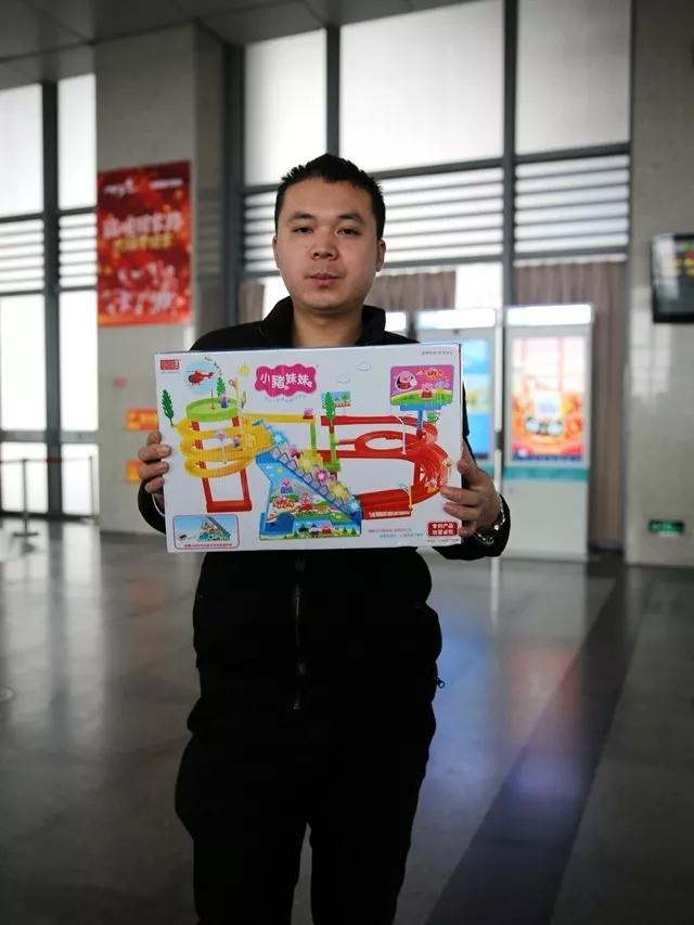 嘉兴本地过年走亲戚送什么礼物,从浙江嘉兴回来带什么礼物