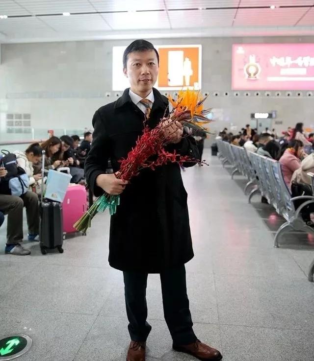 嘉兴本地过年走亲戚送什么礼物,从浙江嘉兴回来带什么礼物