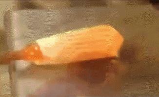 玻璃球里面的花纹是怎么回事,玻璃球中的花纹是如何印在里面的