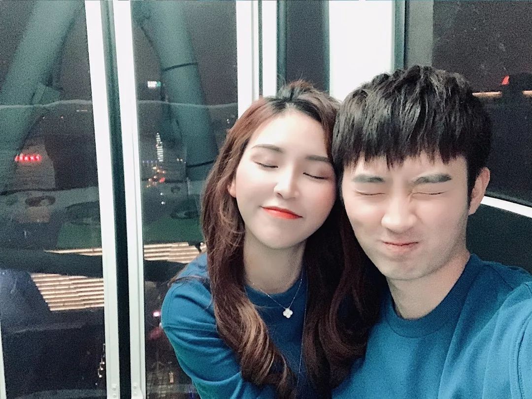 情侣装这么穿回头率绝对200%,与闺蜜男朋友穿情侣装